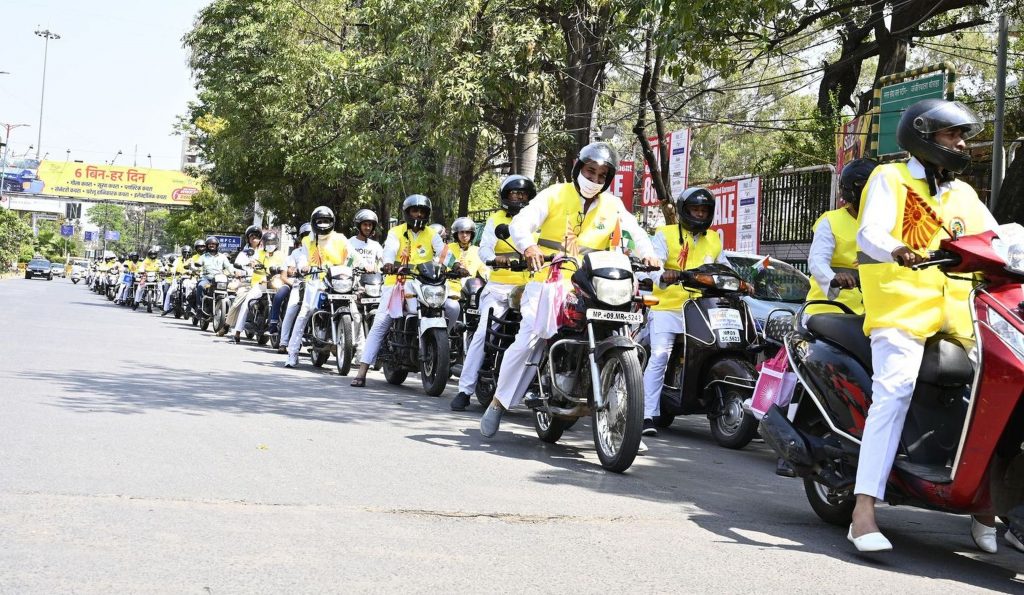 सुरक्षित भारत - सड़क सुरक्षा मोटर साइकल यात्रा का इंदौर में शुभारम्भ