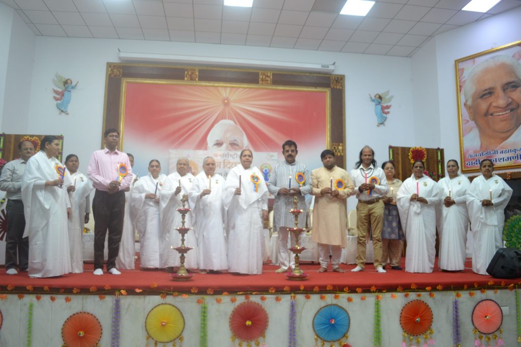 ज्ञानशिखर ओमशान्ति भवन में योग महोत्सव का शुभारंभ
